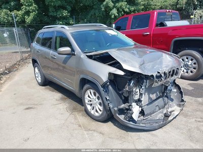 1C4PJLCB8KD****** 2019 Jeep Cherokee