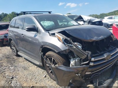 5TDKZRFH8HS****** 2017 Toyota Highlander
