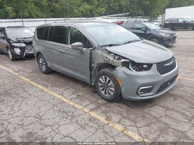 2022 Chrysler Pacifica Hybrid