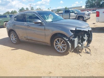 ZASFAKBNXJ7****** 2018 Alfa Romeo Stelvio