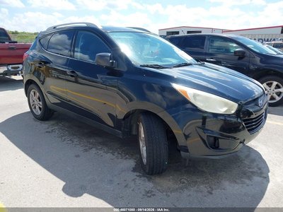 KM8JT3AC3AU****** 2010 Hyundai Tucson