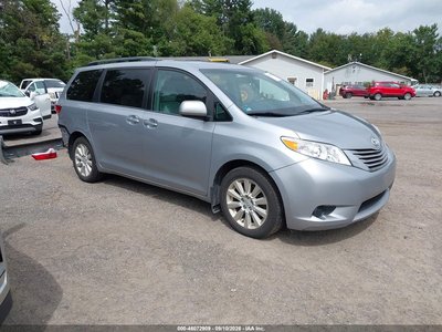 5TDJK3DC8FS****** 2015 Toyota Sienna