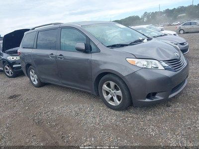 5TDKZ3DC4HS****** 2017 Toyota Sienna