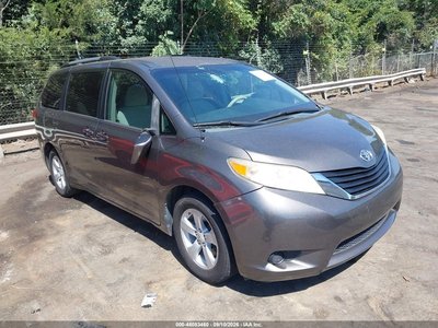 5TDKK3DC9BS****** 2011 Toyota Sienna