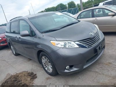 5TDYK3DCXBS****** 2011 Toyota Sienna