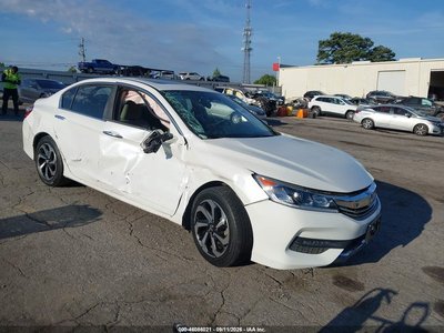 1HGCR2F74HA****** 2017 Honda Accord