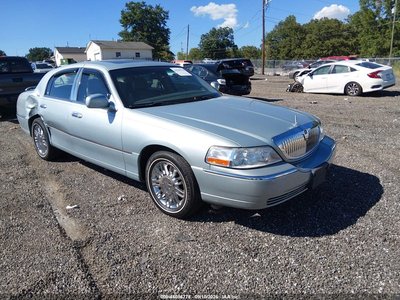 1LNHM82V57Y****** 2007 Lincoln Town Car