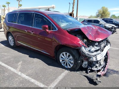 2C4RC1BG0JR****** 2018 Chrysler Pacifica