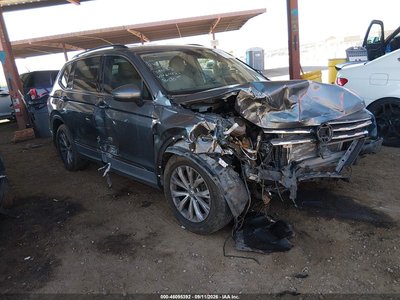 3VV3B7AXXJM****** 2018 Volkswagen Tiguan