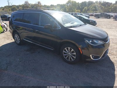 2C4RC1BG4HR****** 2017 Chrysler Pacifica