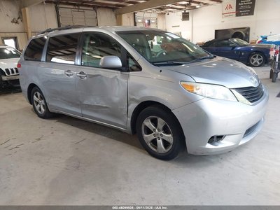 5TDKK3DC4BS****** 2011 Toyota Sienna