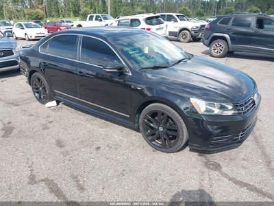 1VWDT7A30HC****** 2017 Volkswagen Passat
