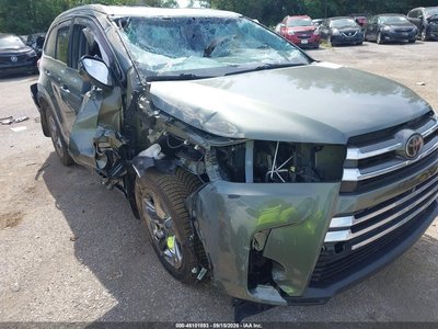 5TDDZRFH6KS****** 2019 Toyota Highlander