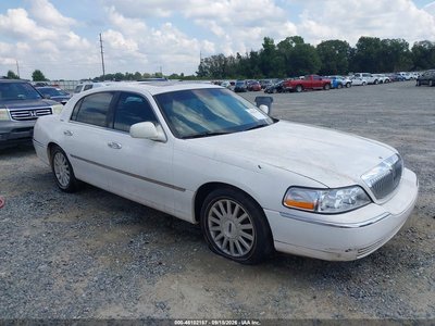 1LNHM82W73Y****** 2003 Lincoln Town Car