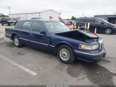 1LNLM82W1SY****** 1995 Lincoln Town Car