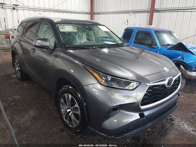 5TDGZRBH8NS****** 2022 Toyota Highlander