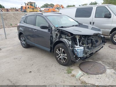 JTMBFREV9HJ****** 2017 Toyota RAV4