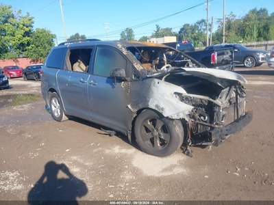 5TDKK3DC4BS****** 2011 Toyota Sienna