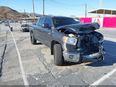5TFEY5F12HX****** 2017 Toyota Tundra