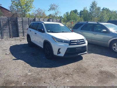 5TDJZRFH8KS****** 2019 Toyota Highlander