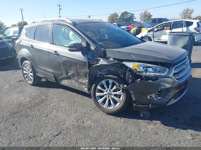 1FMCU9J95HU****** 2017 Ford Escape