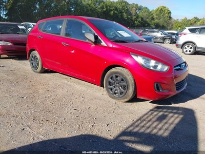 KMHCT5AE4DU****** 2013 Hyundai Accent
