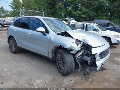 WP1AA2A23HK****** 2017 Porsche Cayenne