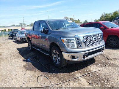 1N6AA1E55JN****** 2018 Nissan Titan