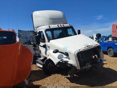 3AKJGEBG0GS****** 2016 Freightliner Cascadia 125