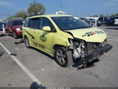 5TDKZ3DC6KS****** 2019 Toyota Sienna