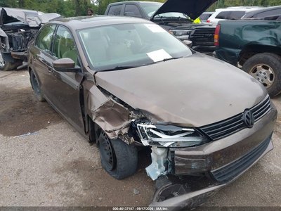 3VWDZ7AJ8BM****** 2011 Volkswagen Jetta