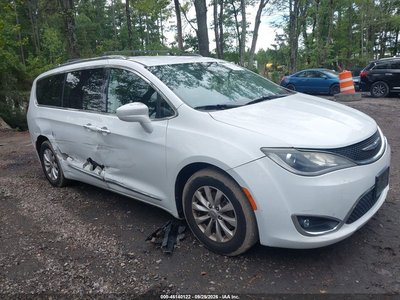 2C4RC1BG5KR****** 2019 Chrysler Pacifica
