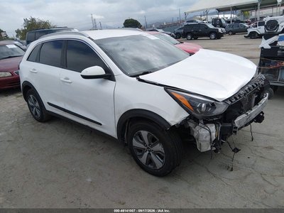 KNDCB3LC6M5****** 2021 Kia Niro