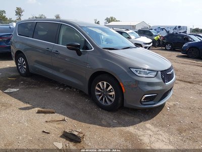 2C4RC1S74RR****** 2024 Chrysler Pacifica Hybrid