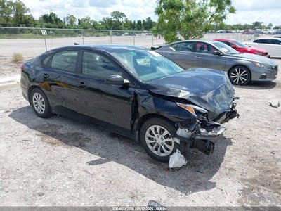 3KPF24AD9ME****** 2021 Kia Forte