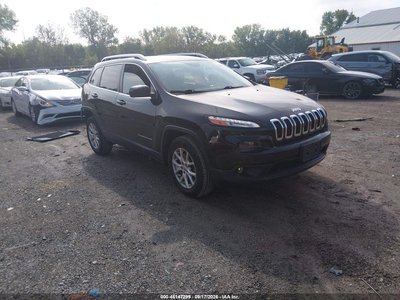 1C4PJMCS2HD****** 2017 Jeep Cherokee