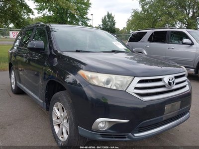 5TDBK3EH6BS****** 2011 Toyota Highlander