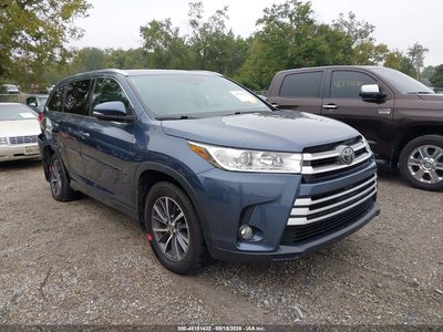 5TDJZRFH4HS****** 2017 Toyota Highlander