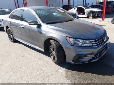 1VWAA7A34JC****** 2018 Volkswagen Passat