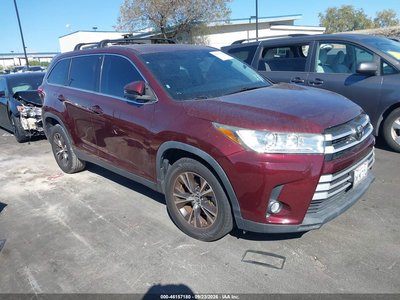 5TDZZRFH8KS****** 2019 Toyota Highlander