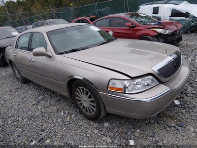1LNHM82W23Y****** 2003 Lincoln Town Car