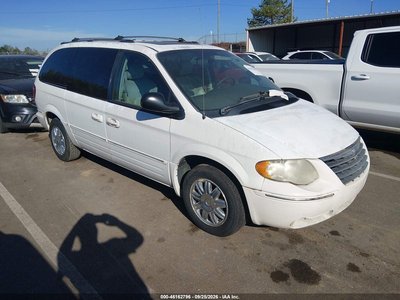 2C4GP64LX5R****** 2005 Chrysler Town & Country
