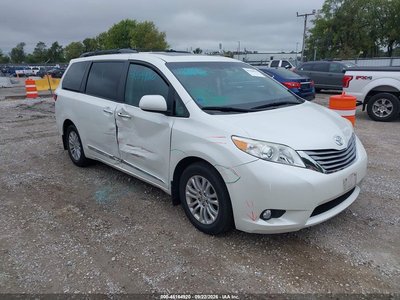 5TDYZ3DC2HS****** 2017 Toyota Sienna