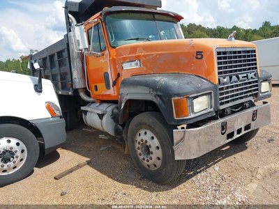 1M1AA13Y81W****** 2001 Mack 600