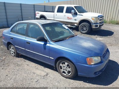 KMHCG45CX2U****** 2002 Hyundai Accent
