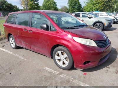 5TDZK3DC7CS****** 2012 Toyota Sienna