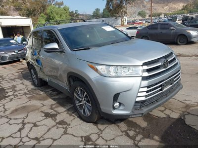 5TDKZRFH2KS****** 2019 Toyota Highlander