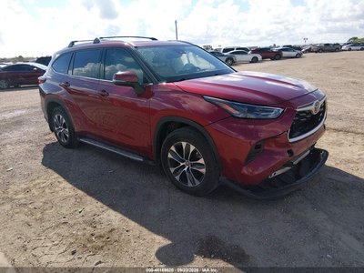5TDGZRAH0NS****** 2022 Toyota Highlander