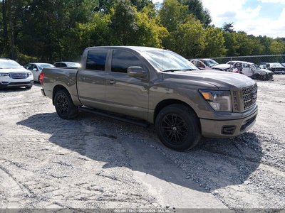 1N6AA1E50JN****** 2018 Nissan Titan