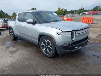 7FCTGBAA2PN****** 2023 Rivian R1T